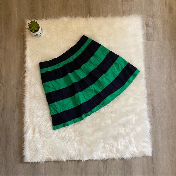 Banana Republic Factory Dresses & Skirts - Banana Republic short A line mini skirt green 8